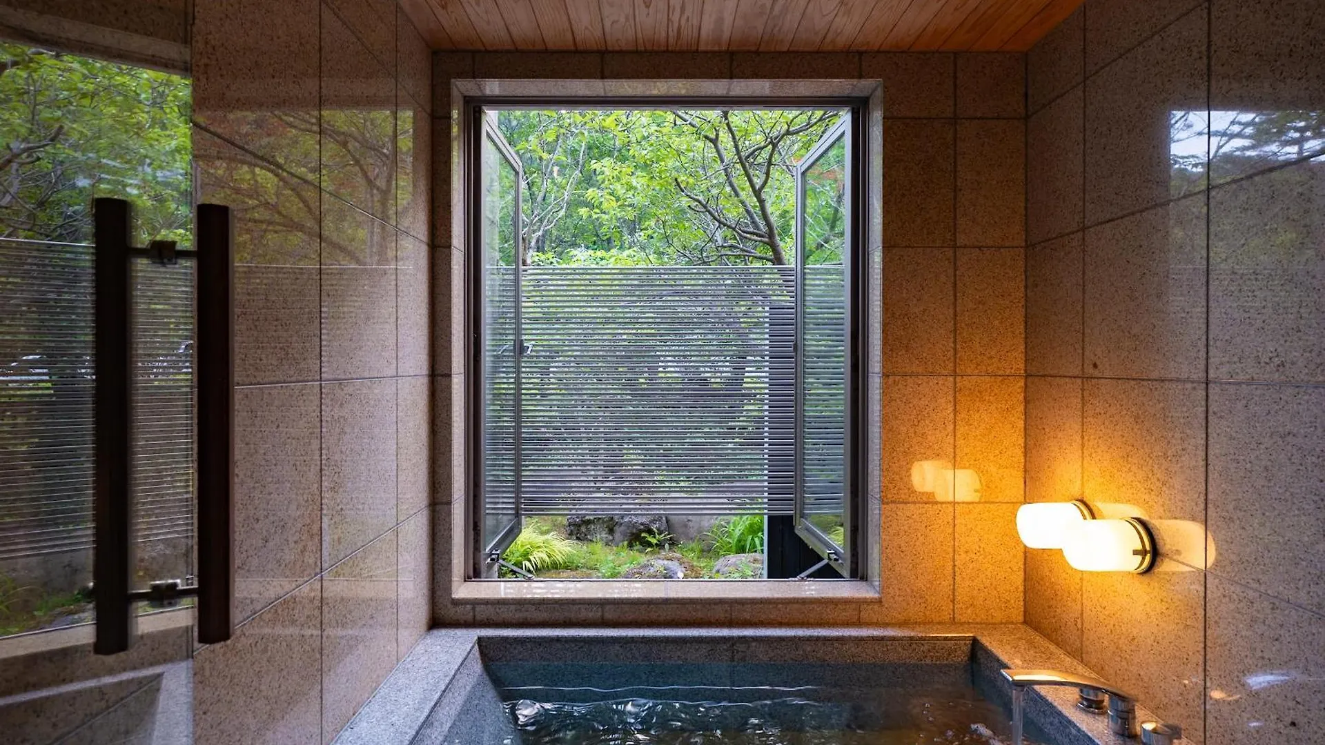Kuramure Otaru Giappone